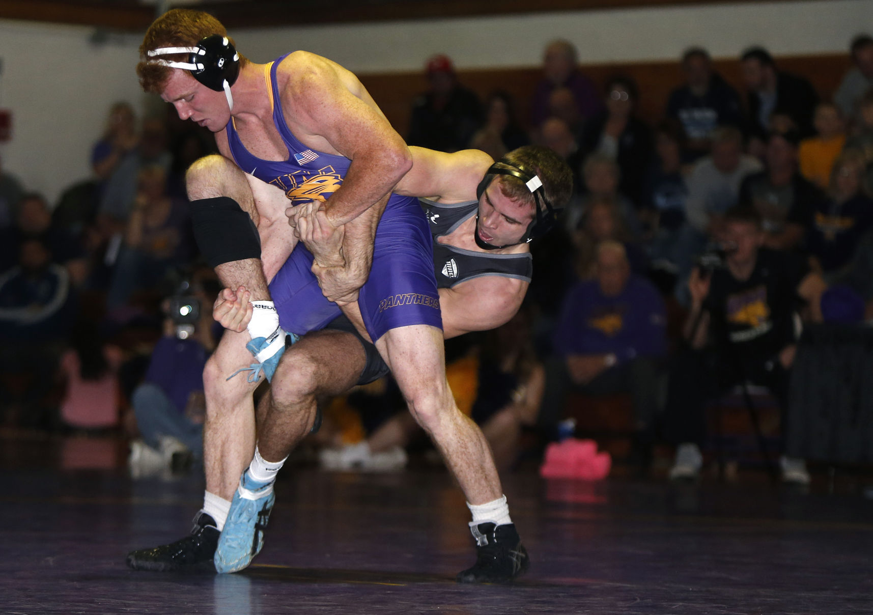 112716mp-uni-wrestling-12